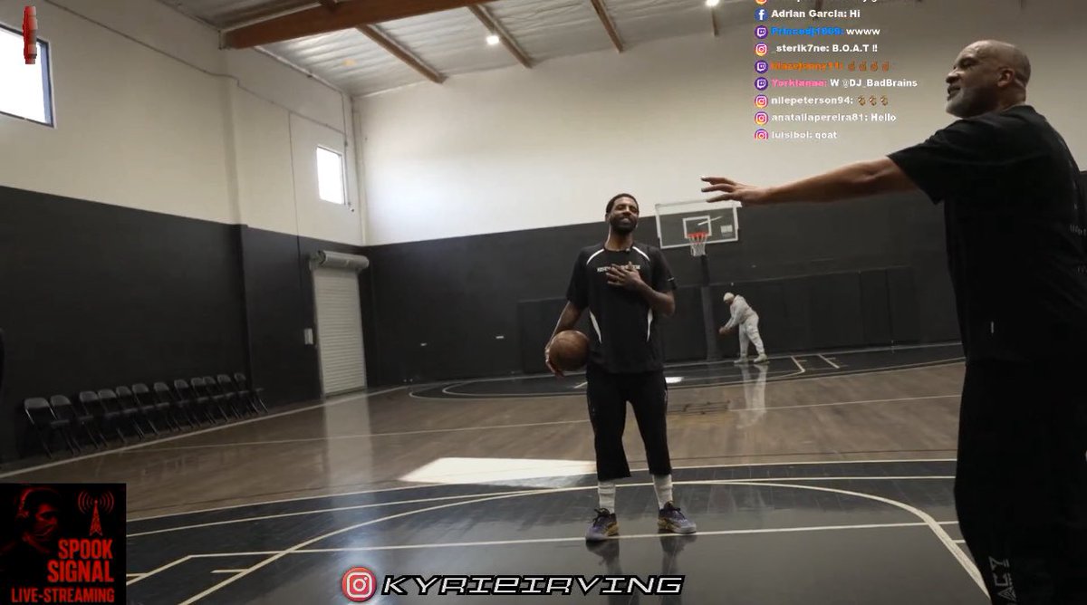 NationMffl's tweet image. Kyrie is live-streaming a hoops workout right now with Phil Handy 👀