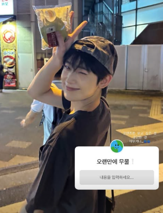 Chaeng02Rose's tweet photo. A PD post a story about sunoo on instagram. because PD used a photo of sunoo as the background for a q&amp;a section, a fan asked "are you an engene ?"
Afterwards PD replied with a photo of sunoo saying
 " artist i recently worked with and gave a double thumbs-up to 👍👍 " https://t.co/nC6dc9GjgE
