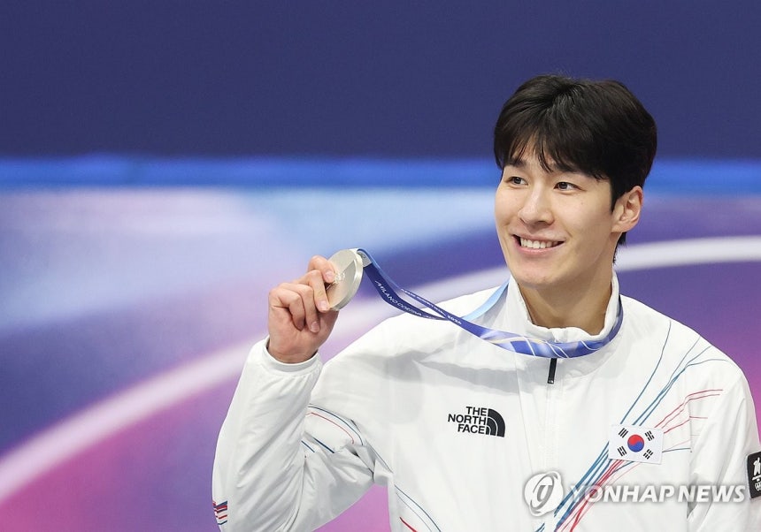 황대헌 선수의 은메달 획득을 축하합니다

m.blog.naver.com/oklim777/22418…