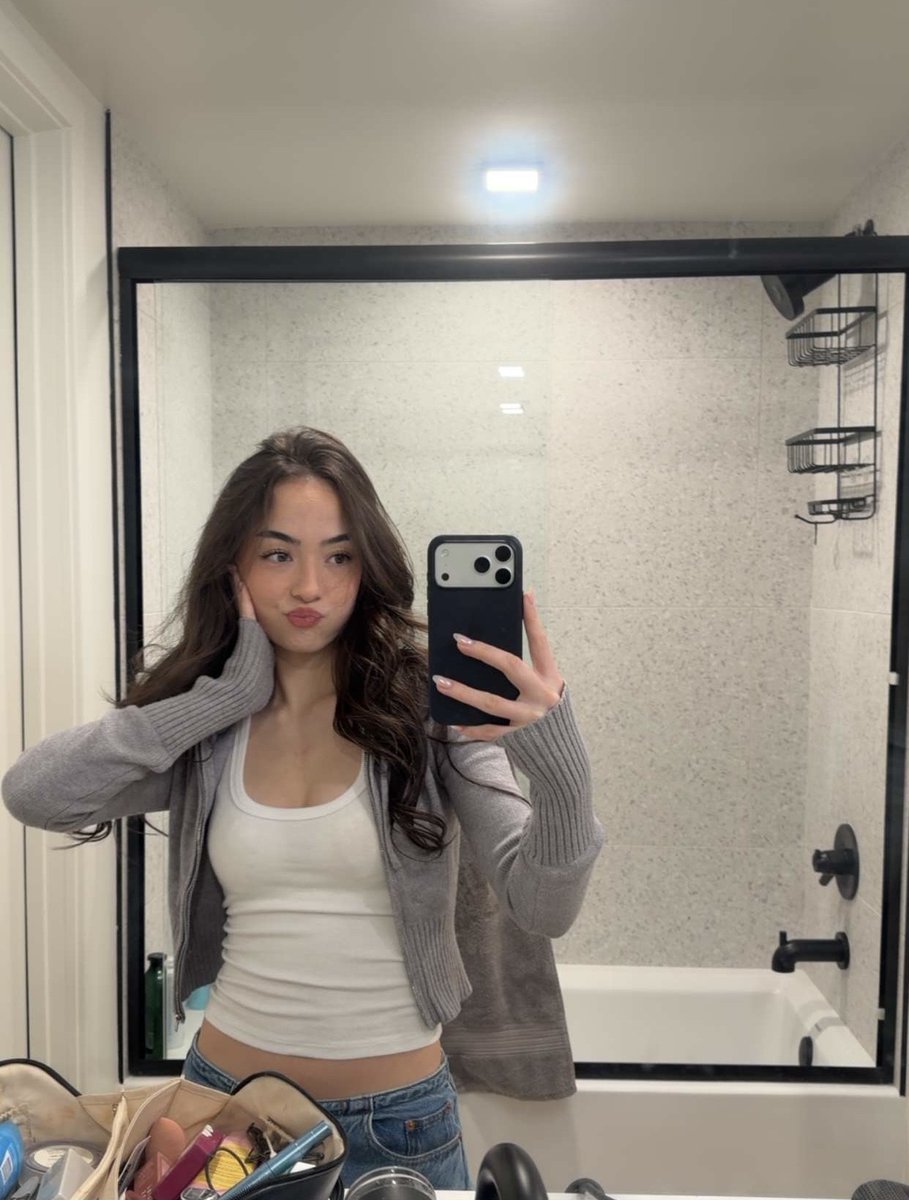 simpy_gooner's tweet photo. She is just better than porn 🫠 https://t.co/9BYdztd7bd