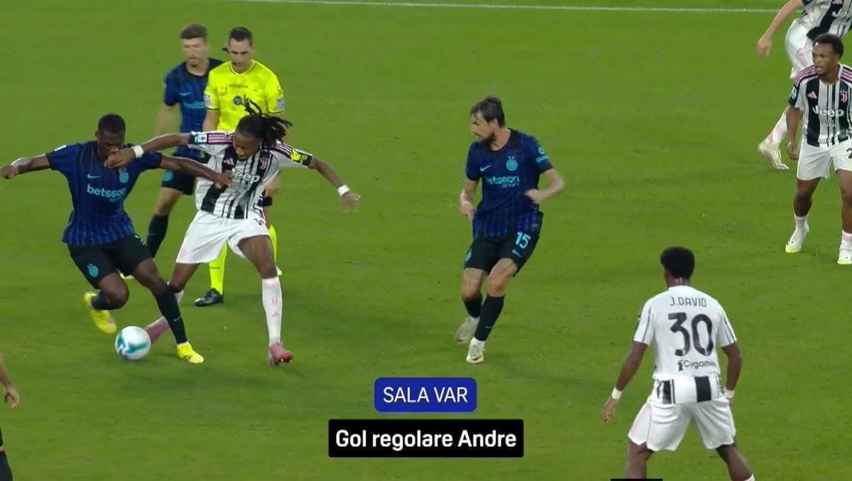 Max07061977's tweet photo. Dire che l’abbiamo rubata non è corretto, é corretto dire che il livello degli arbitri è bassissimo.
È giusto dire che per una volta non è a loro favore. https://t.co/6gVmiCMepO