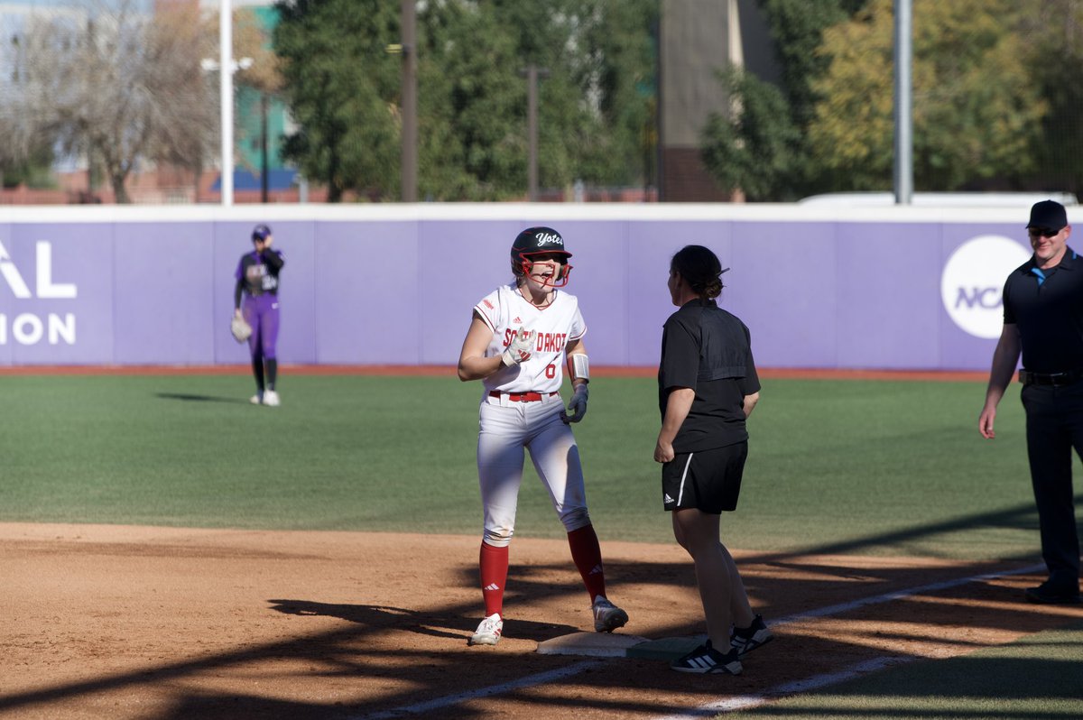 South Dakota Softball tweet media