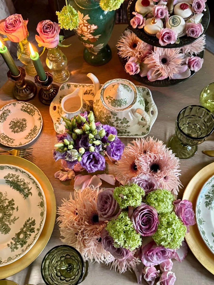 LMFlowerFashion's tweet photo. Happy Valentine’s Day today!
Celebrate love! We hope you will get spoilt with flowers but most important with lots of love....every day!
#ValentinesDay #valentijnsdag #valentineflowers #love #flowerstyling https://t.co/3MVqz30inn