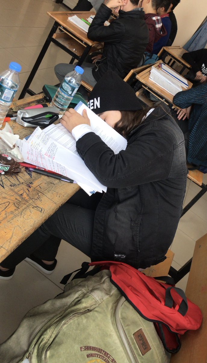 saraelcicek's tweet photo. #Tbt Sınav haftaları :) https://t.co/gDUd9UrAlL