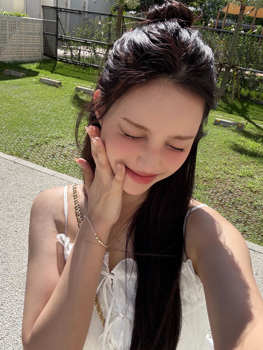💌 tweet media