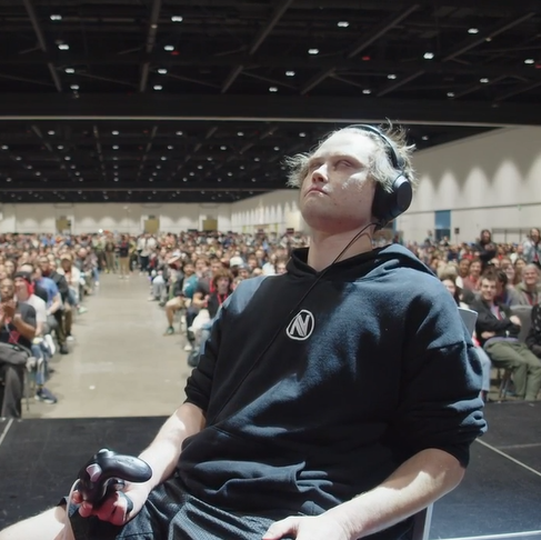 mom he's doing it again... i'm scared ...

📺 twitch.tv/genesisgg #GX3