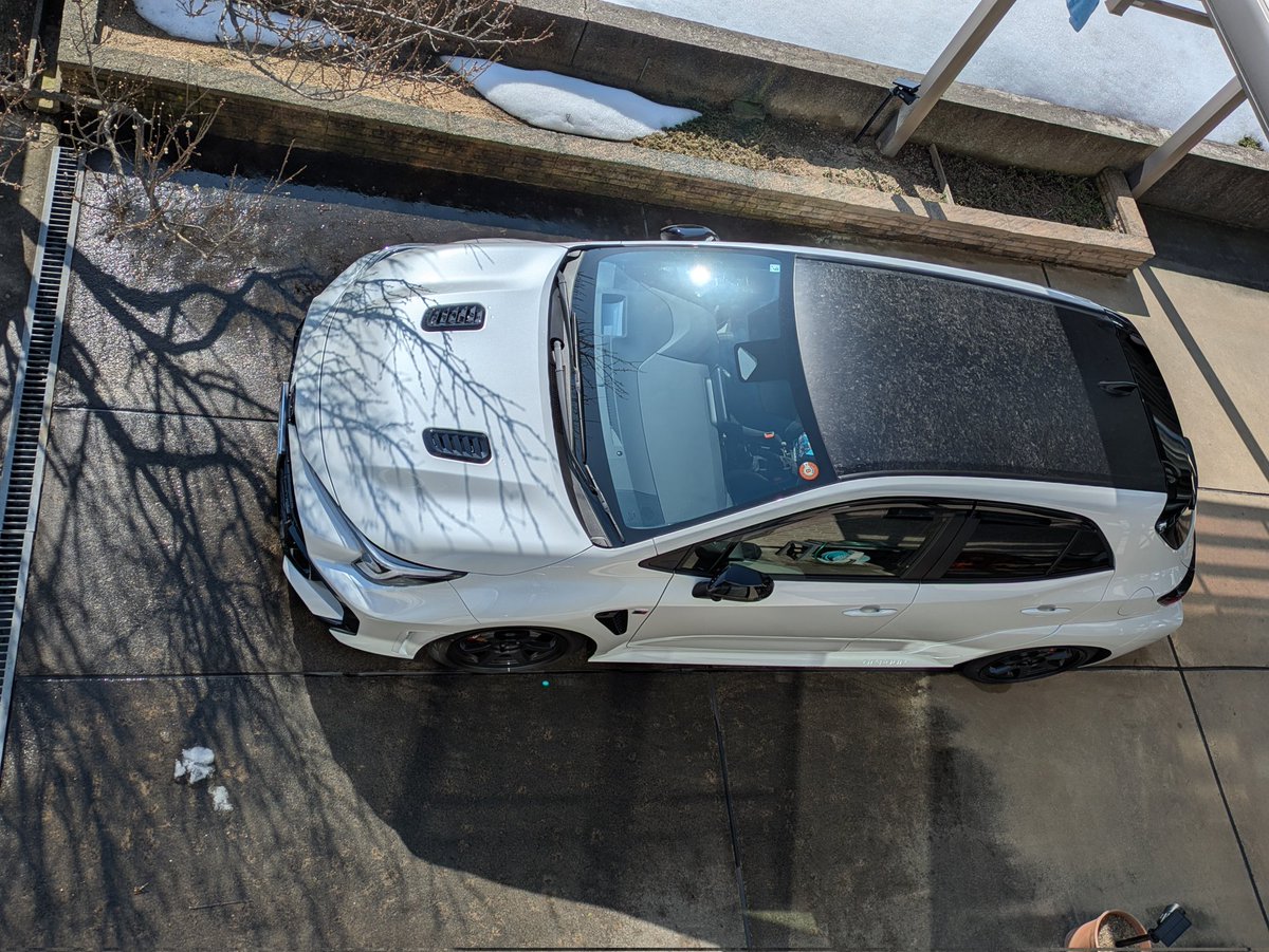 GR_coro's tweet photo. 陽気な天気の日曜日。
久ぶりの洗車…😀
我が家の梅の木の花🏵️が咲き始めてることに気付いて驚きました…😳。
春が来るんですかねー☺️。 https://t.co/xWXLF4vrkP