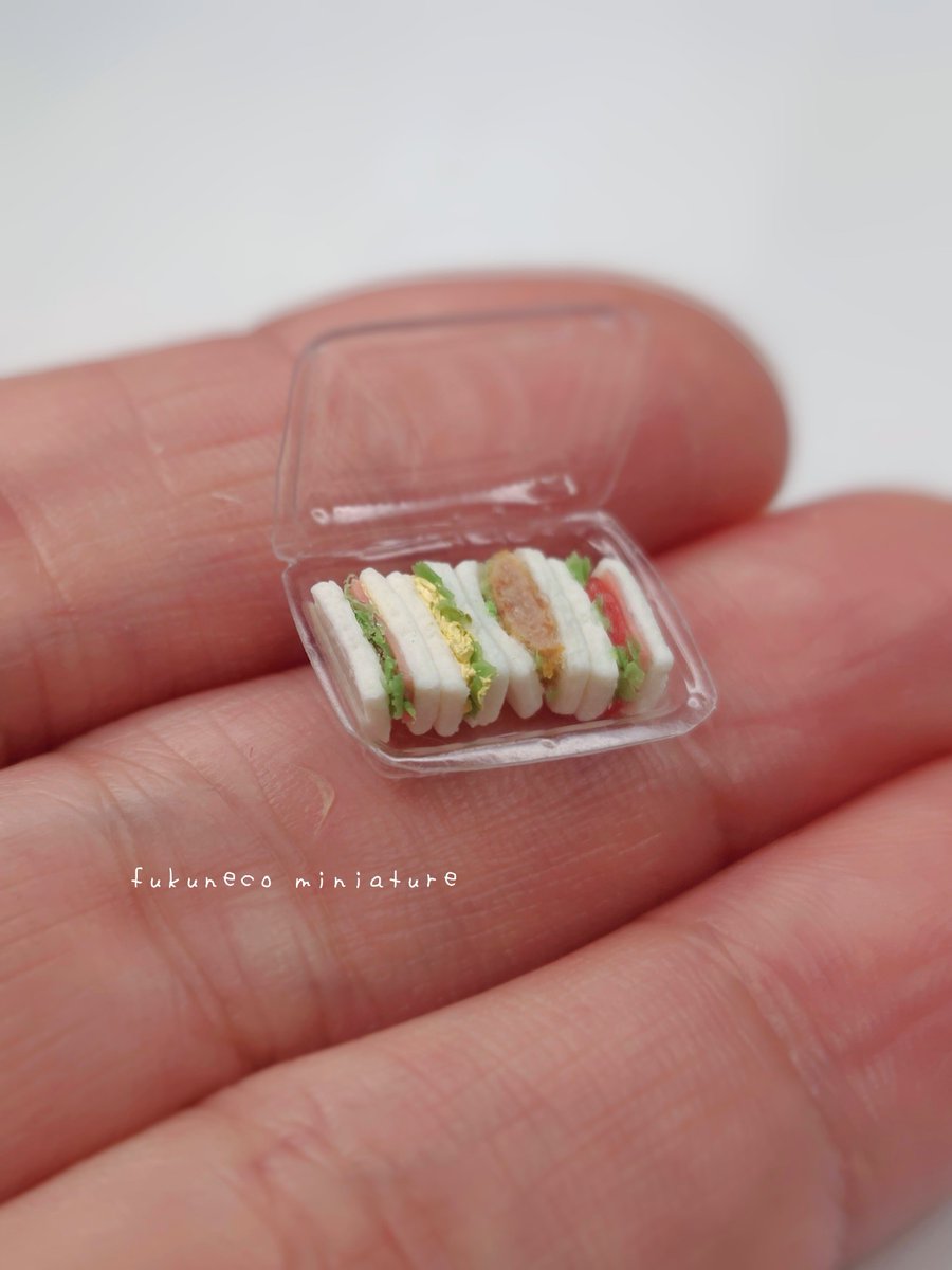 fuku_ne_comini's tweet image. ミニサイズのサンドイッチ

#miniature #ミニチュア
 #ミニチュアフード