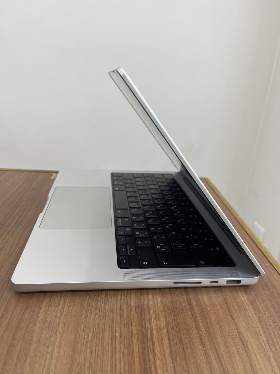 utpcmobile's tweet image. MacBook Pro M2 Max 
【 お値下げしました】

液晶下部コーディング剥がれあって、使用時気にならないレベルです！
¥188,800 (税込)

#MacBookPro
#M2Max