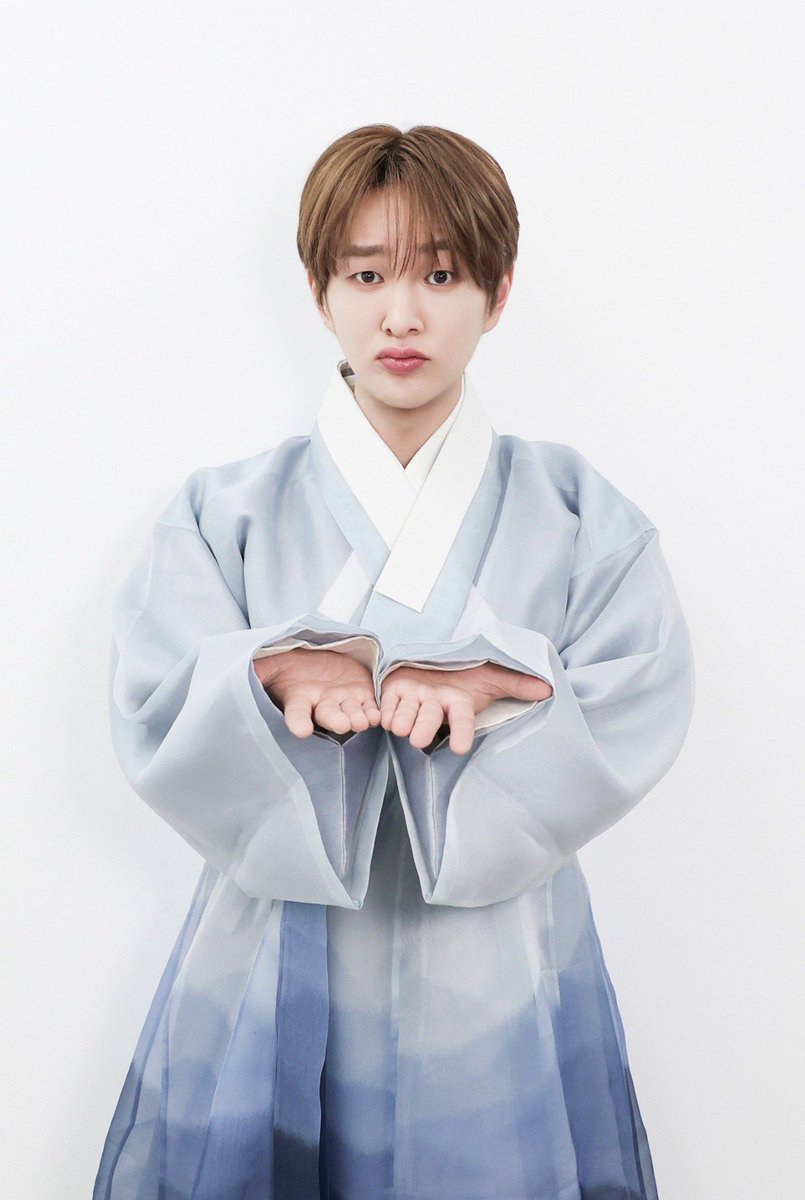 어어??? 
순간 내 지갑 열릴뻔 했눼🤭👛👜💳