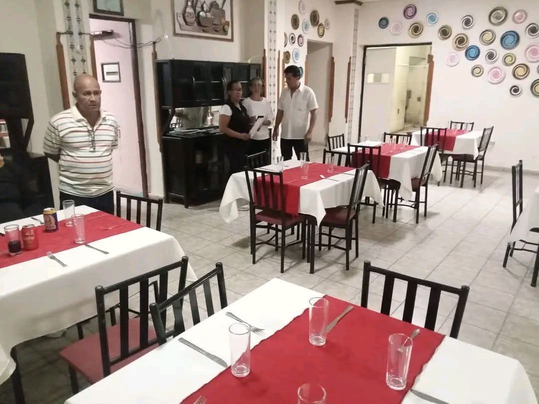 El Hotel Colón perteneciente a la Empresa Municipal de Comercio y Gastronomía de #Chambas prestando servicio a los consumidores el 14 de Febrero, Día del Amor y la Amistad con exelentes ofertas. 
#LatiendoConFidel
