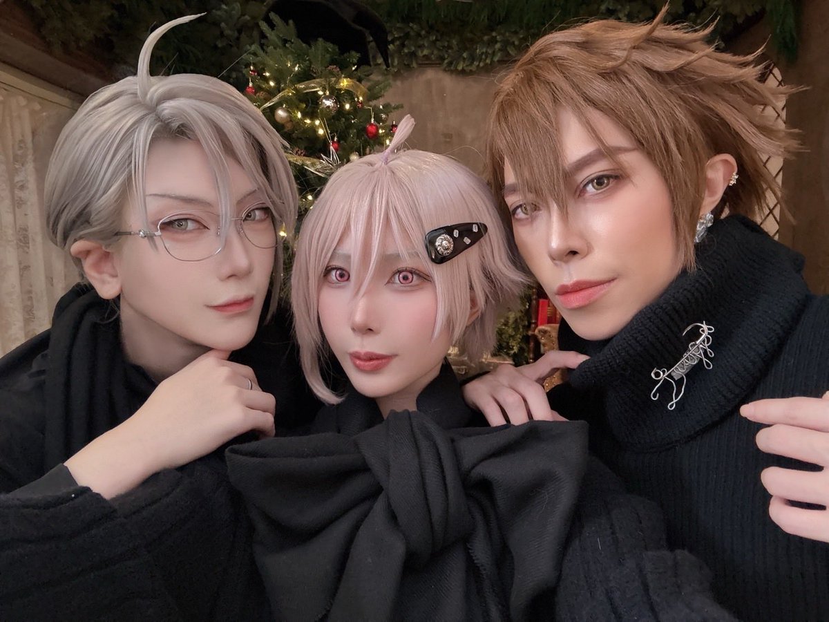RyouRyou_2017's tweet photo. 🤳🩶🩷💙 

2025也是有拍照的喔🎄

#IDOLiSH7 #偶像星願 
#アイナナ #cosplay https://t.co/q3t37214Zd