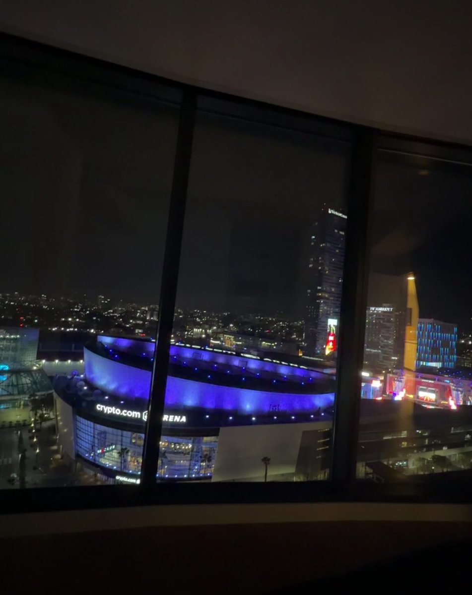 TrojanFBx's tweet image. The view from USC freshman Deshonne Redeaux’s penthouse is insane.