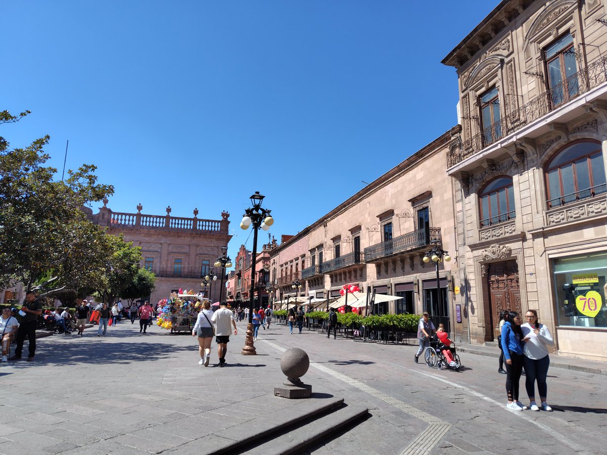 chatorara_chat's tweet photo. メキシコ出張3日目🇲🇽
思いの外仕事が早く終わったからお客さんに街中へ連れてってもらった🚗

教会にも入れたから記念に撮影📷️
海外って感じを堪能してきたー😌

タコスを食べてみたかったけど、
現地時間の明日早朝の飛行機で帰国やから食べられず🥲 https://t.co/KQI82o9r2U