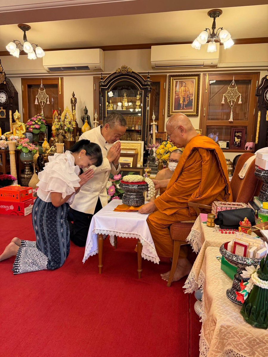 วันเกิดปีที่ 63 ขอให้พรและบุญในวันนี้ คุ้มครองท่านนายกฯเศรษฐา และส่งต่อความสุข ความเจริญ สู่ชาติบ้านเมือง

เช้าวันนี้ท่านนายกฯเศรษฐา กราบนมัสการ สมเด็จพระสังฆราช และ สมเด็จมหาวีรวงศ์ เพื่อความเป็นสิริมงคล เนื่องในวันคล้ายวันเกิดปีที่ 63 วันที่ 15 กุมภาพันธ์