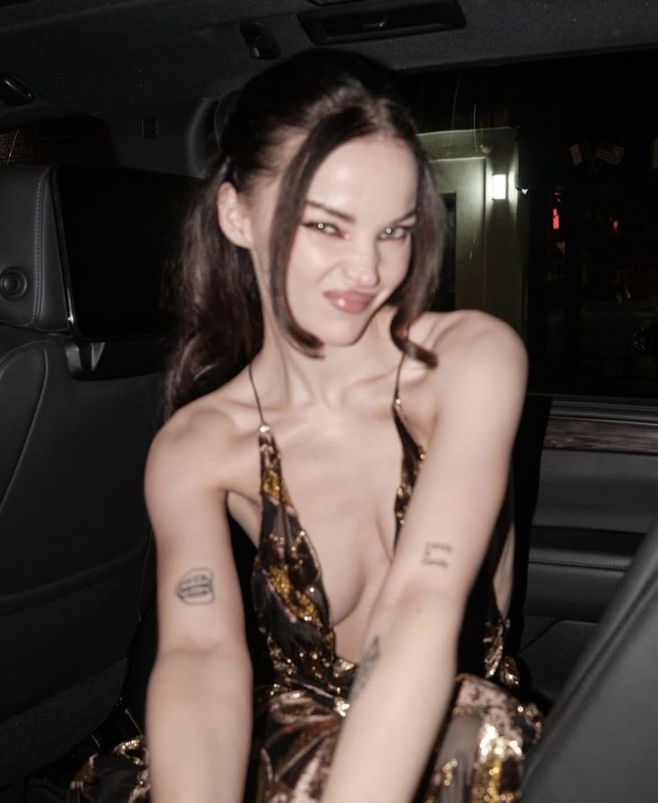 interaction call ──

— ♡ if Seraphina can interact with you (dming, commenting on your oc’s posts, etc!)

— comment if you’d like a certain dynamic with her (romantic, familial, friend,  etc.)

21+ for shipping 

rt to spread  ♡