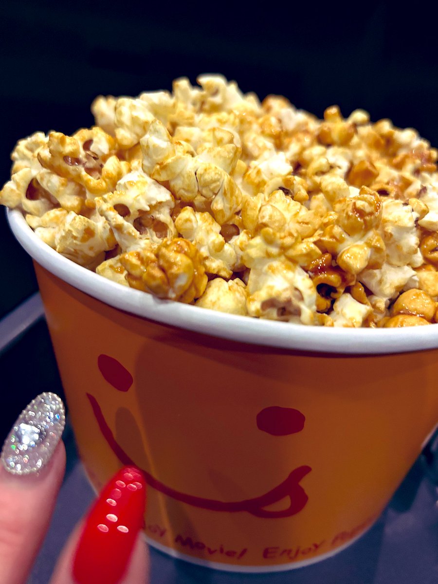 昨日はようやく『鬼滅の刃』の映画を観に行けました✨
義勇様がカッコ良すぎて……推し変してしまいました😭💙

第15弾の特典も義勇様🙏
最高のバレンタインデーでした💓

映画はこれでもかというほど泣かされました🥲
過去の話はいつも泣いてしまいます😭

素敵な感動をありがとうございました✨