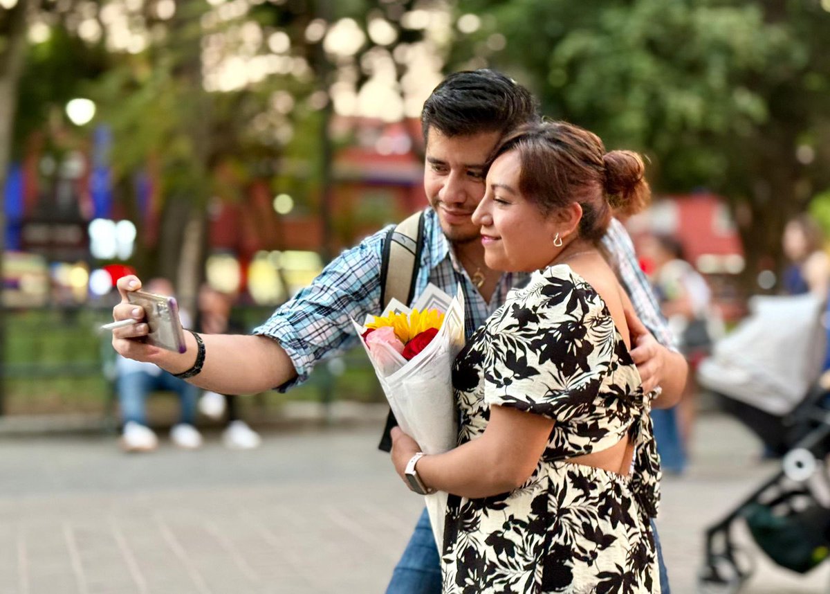 giogutierrezag's tweet photo. #CoyoacánEsLaSede del amor, miles de enamorados se dieron cita en el centro de la demarcación, para celebrar este #14DeFebrero ❤️ 
.
.
.
#diadelamor #amor #coyoacan #viral #fyp #parati #diadelamorylaamistad #sanvalentin #valentinesday #diadelamoryamistad #cdmx #mylove https://t.co/yq8vOywSoT