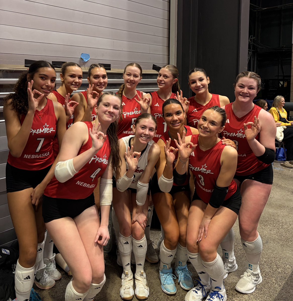 Premier_15Gold's tweet photo. 3-0 to kickoff Day 1 at Triple Crown NIT!
✅ TAV 15 Black Jason 2-0
✅ Tri-State Elite 15 Blue 2-0
✅ HJV 15 ELITE 2-1
#GoPremierVB | #EARNit https://t.co/pRGnWzw4Iv