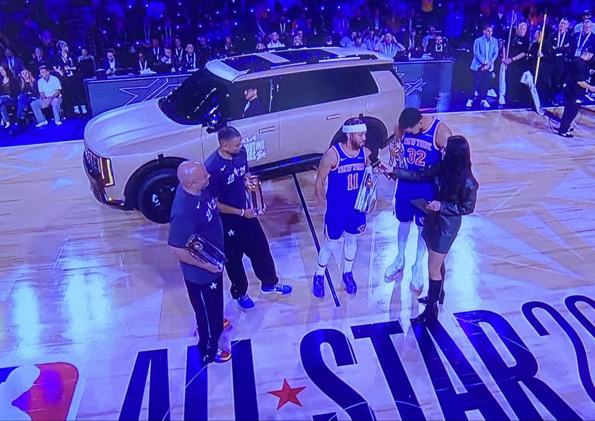 un_crustable's tweet photo. absolutely zooted uber driver accidentally parks on the court at all star weekend https://t.co/lM7ICAhGQN