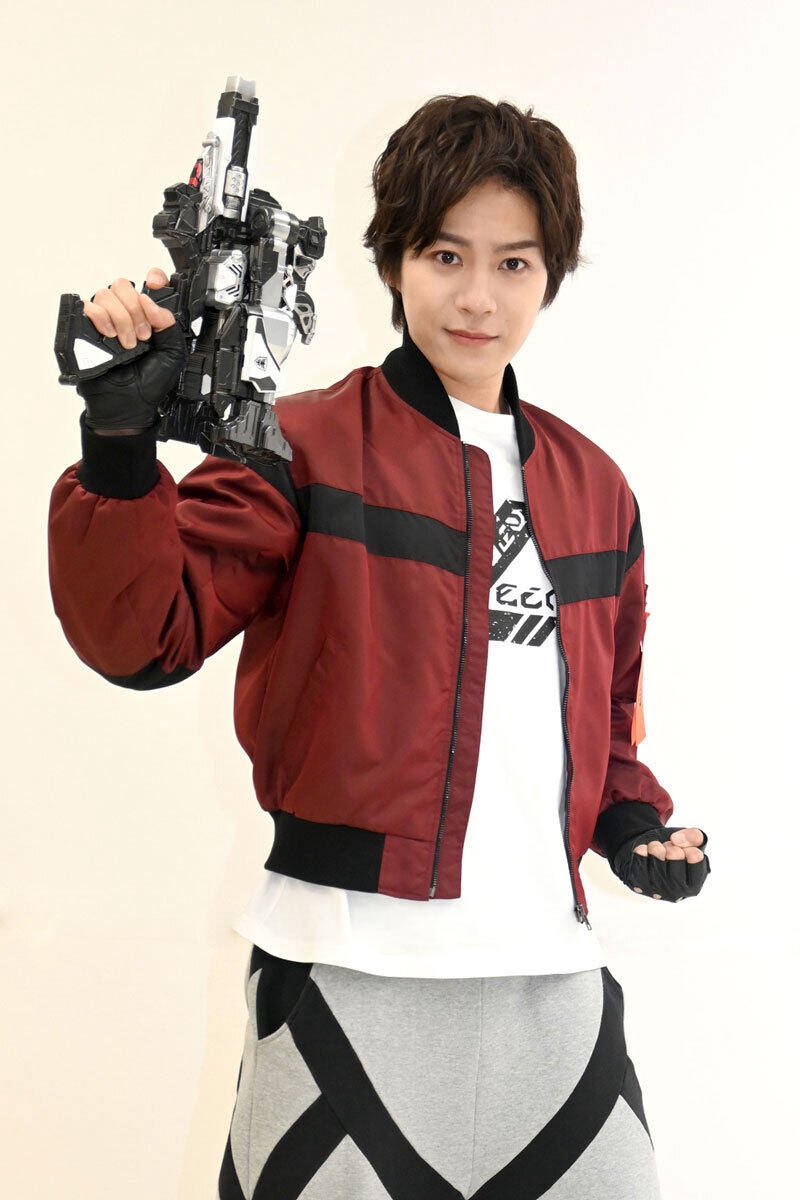 arakichi1969's tweet image. 【ギャバン・俳優】

宇宙刑事ギャバン- 1982年
大葉 健二(27歳):撮影当時

超宇宙刑事ギャバンインフィニティ- 2026年
長田光平(28歳)

大葉さんの方が歳下！！！！！