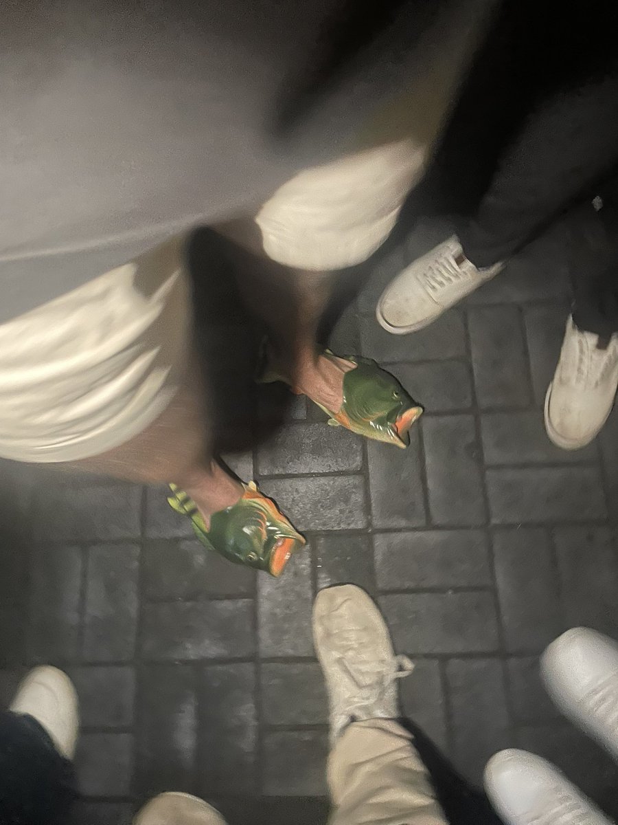 theBullchet's tweet photo. Buddy’s got on the Bass Pro 11s at the bar.
#dripordrop https://t.co/smPMRMY1bG
