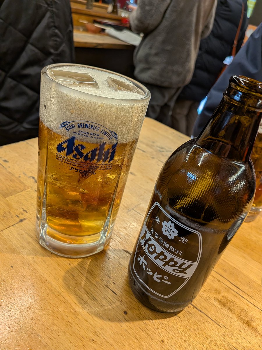 hamasho3940's tweet photo. そして、LIVE前に飲みまくり🍻
今3軒目〜❤ https://t.co/1EKjwj7Ee4