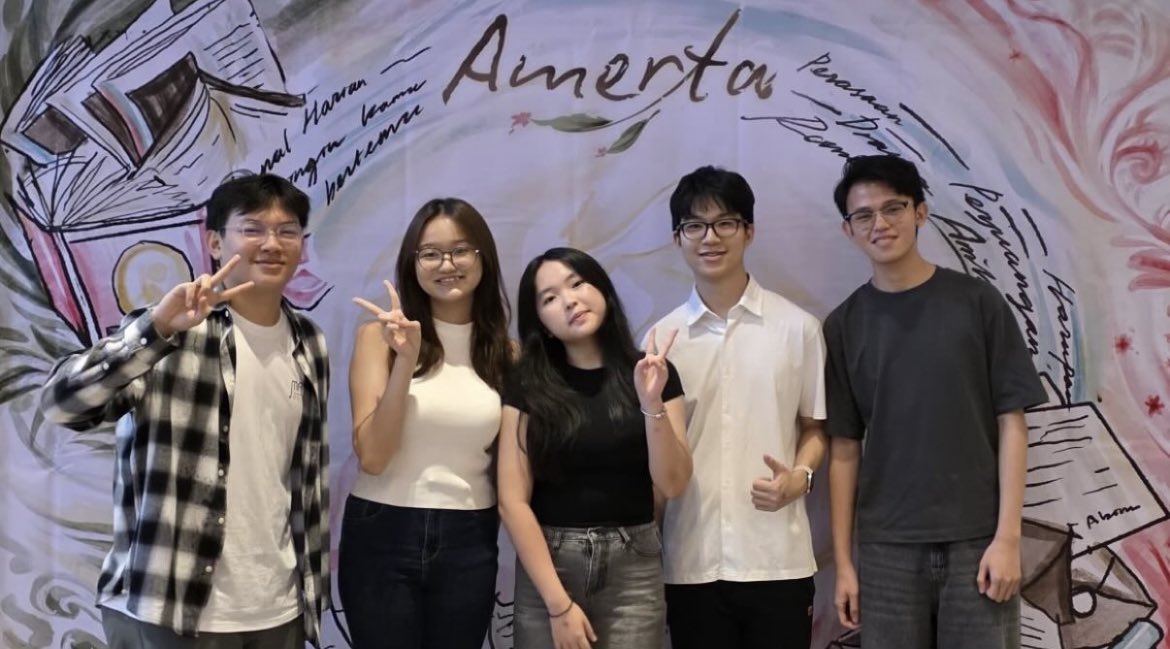 Reunian kecil"an 

#RexAoC #SannyAoC #YurikoAoC #EvanAoX #FikoAoF