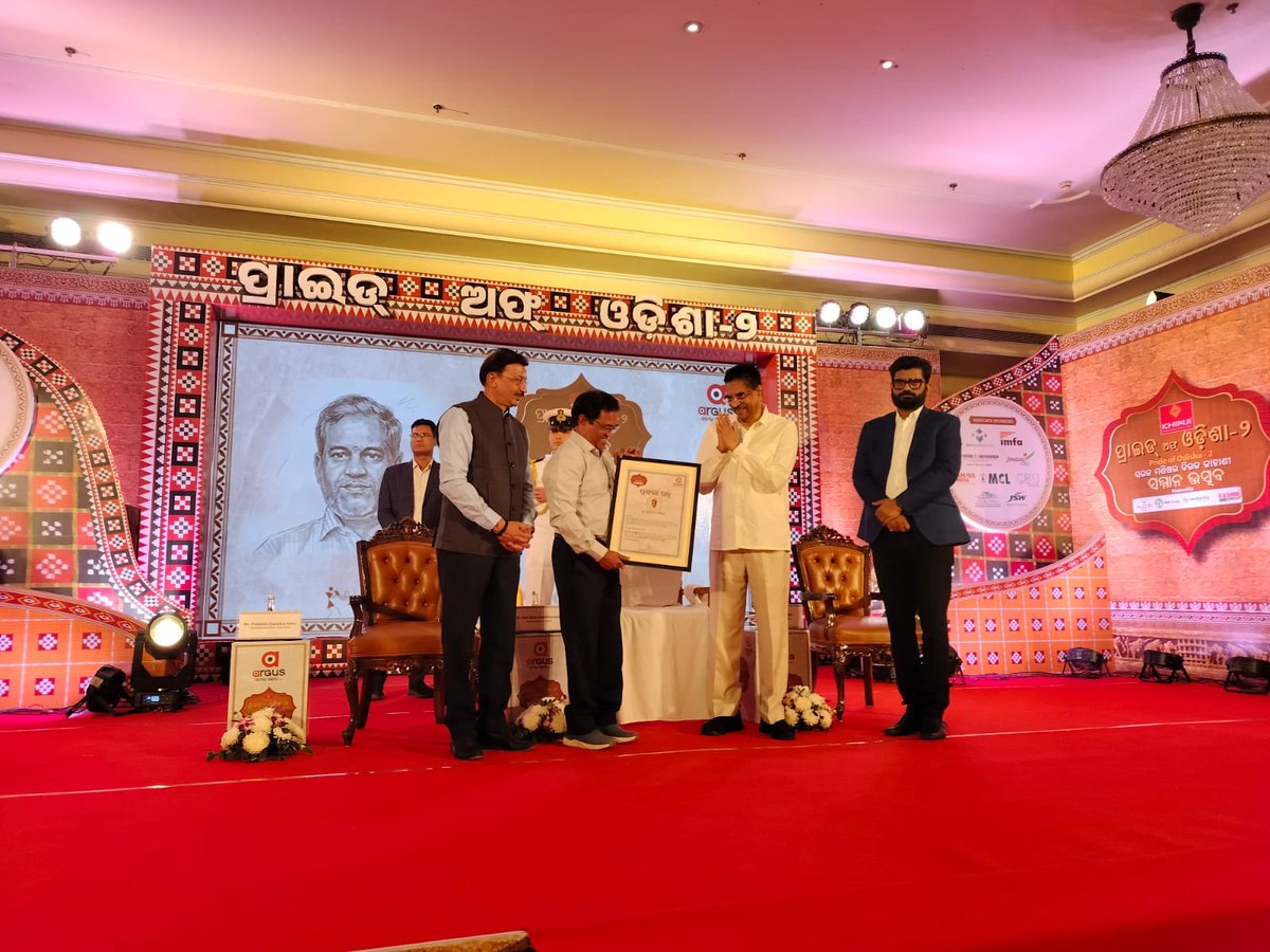 CBhadrak's tweet photo. Dr.Hari Babu Kambhampati, Hon'ble Governor of Odisha presented prestigious Pride of Odisha Award launched by Argus TV  to Dr.Bhagaban Parida, General Secretary,CRSR,Bhadrak in a Special Programme organised for the purpose on 14th February, https://t.co/ROkLD5Q5aW