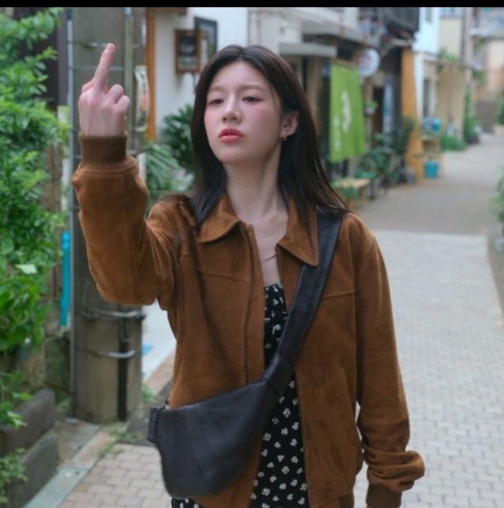 Queenvanilaa's tweet photo. No need to hang around if you have a weak mentality hahahaha just talking nonsense and pretending to be tough, you bastard pig https://t.co/HHMGLLkWnG