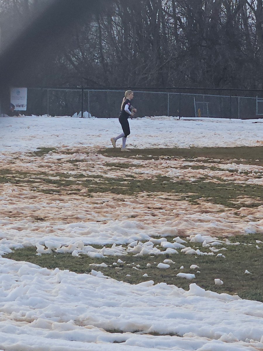 Spent the day at the Bridgewater. I enjoyed getting to know the players and coaches and learning new drills 🦅 
It was still a bit icy, but we made it work!
<a href="/Bh2osoftball/">Bridgewater Softball</a> <a href="/MegPlesko9/">Megan Pleskovic</a> <a href="/D_nucks1/">Delaney</a> <a href="/UnityMelton/">Unity Melton 16U</a>