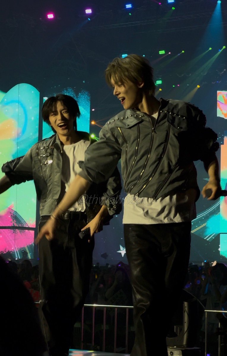 ACT:TOMORROWが昨日で終わってしまったので、チョッコンのソウル振り返ってみたけどやっぱりNo Rulesのサビ出遅れ合流ボムギュの笑顔がかわいすぎて何度みても幸せな気持ちになる😭😭😭
ヨンボム〜〜〜😭😭😭