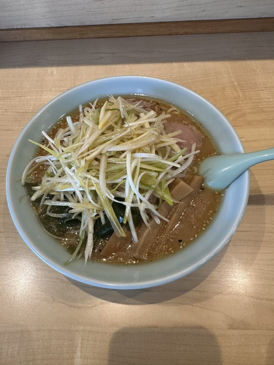 らーめん汐見軒。
久しぶりに行きました。

味噌ネギラーメン。