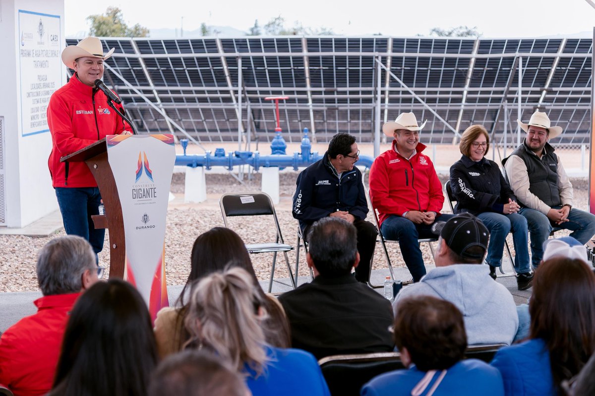 El gobernador <a href="/EVillegasV/">Esteban Villegas V.</a> arrancó un nuevo pozo en Vicente Guerrero que llevará agua diaria a cuatro colonias.💧
👇🏻