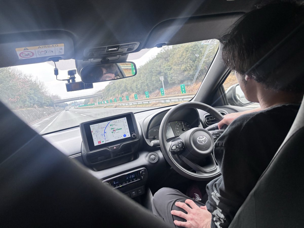 昨夜はSWEET SLASH@火影ありがとーございました！
楽しかった〜

今日は広島尾道にて「浮世コースター🎢」！
何気にアシスタンツ、初サーキットです。
やっほーと共に向かってるぜ！