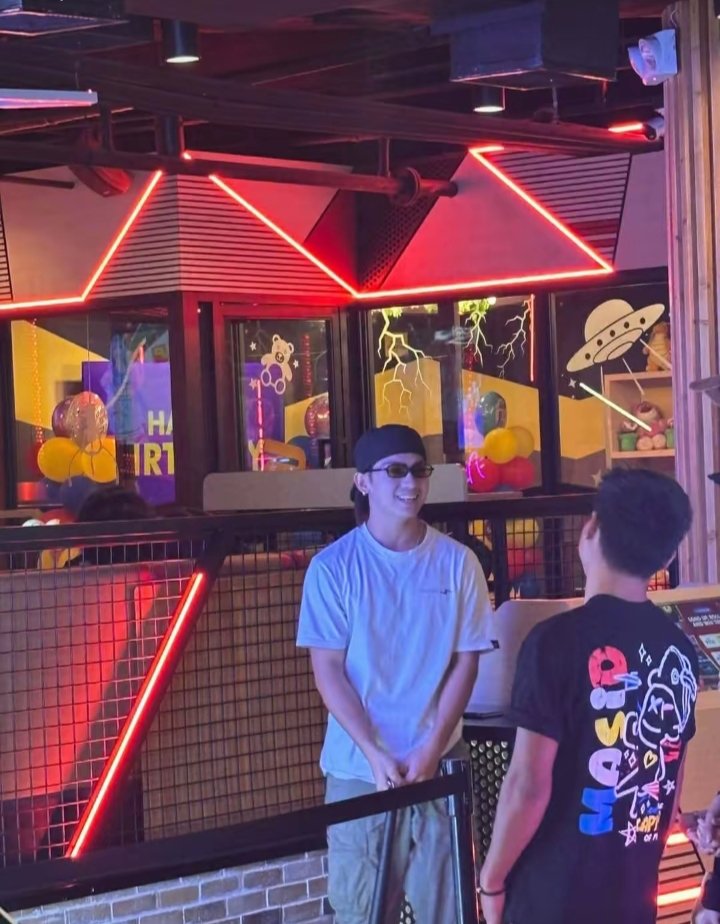 Obsessed with the fit, but more with the whole you ke 

#JeoOng|#JeremiahOng|#OngFam