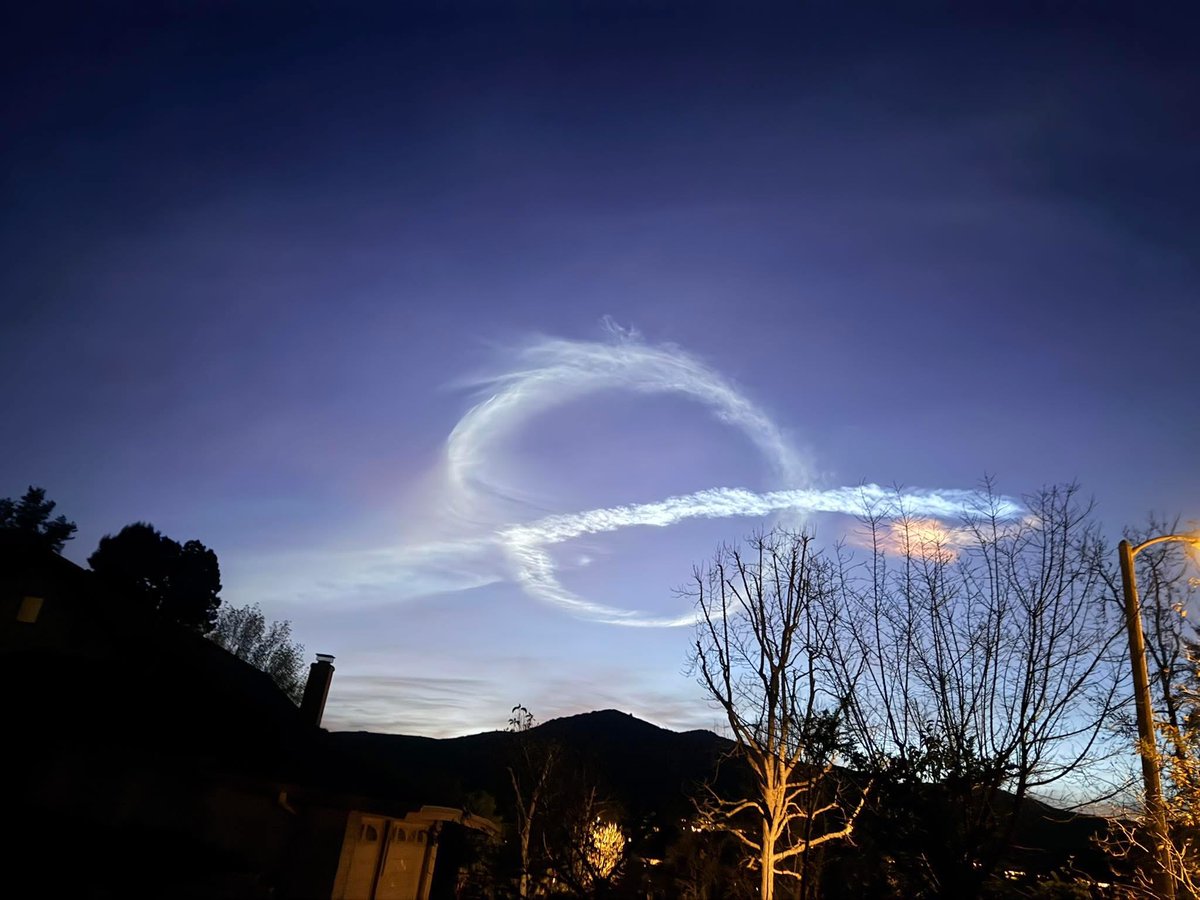 DollaNugs's tweet photo. @elonmusk sky writes on Valentine’s Day with rockets https://t.co/vqLvWIGgt7
