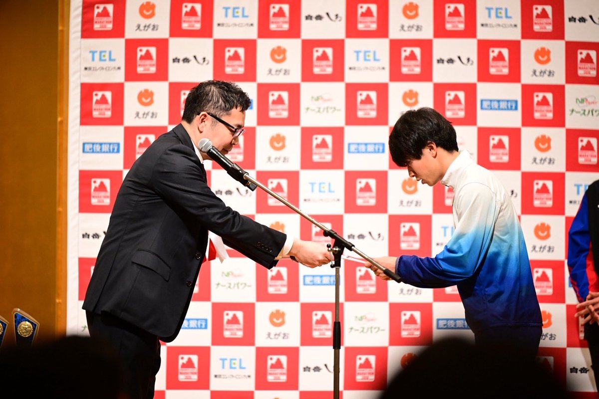 konicaminoltast's tweet photo. ◤金栗記念熊日30キロロードレース 2026◢

🏆表彰式　優勝の #佐藤真優 ！

#宇賀地強 監督もかつてこの大会で優勝。
今回、コニカミノルタ陸上競技部として、6度目の優勝となりました✨

#熊日30キロ
#コニカミノルタ
#コニカミノルタ陸上競技部 https://t.co/nq3VlzPWqZ