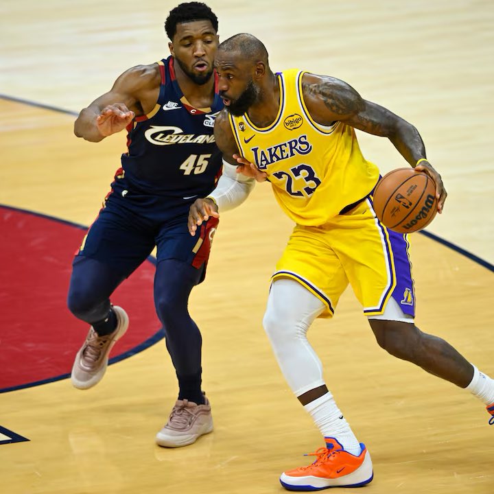 Donovan Mitchell on the rumors of LeBron finishing his career in Cleveland:

“As a Bron fan, to be able to be a teammate, that would be special... It's LeBron James.”

(via <a href="/SiriusXMNBA/">SiriusXM NBA Radio</a>)