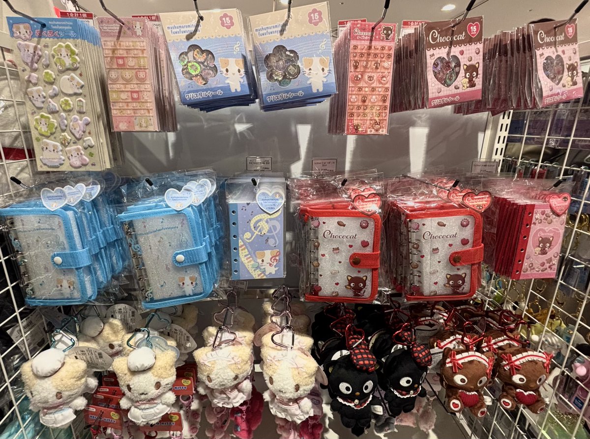 お品切れのお知らせ】 マシュマロみたいなふわふわにゃんこ カラビナ