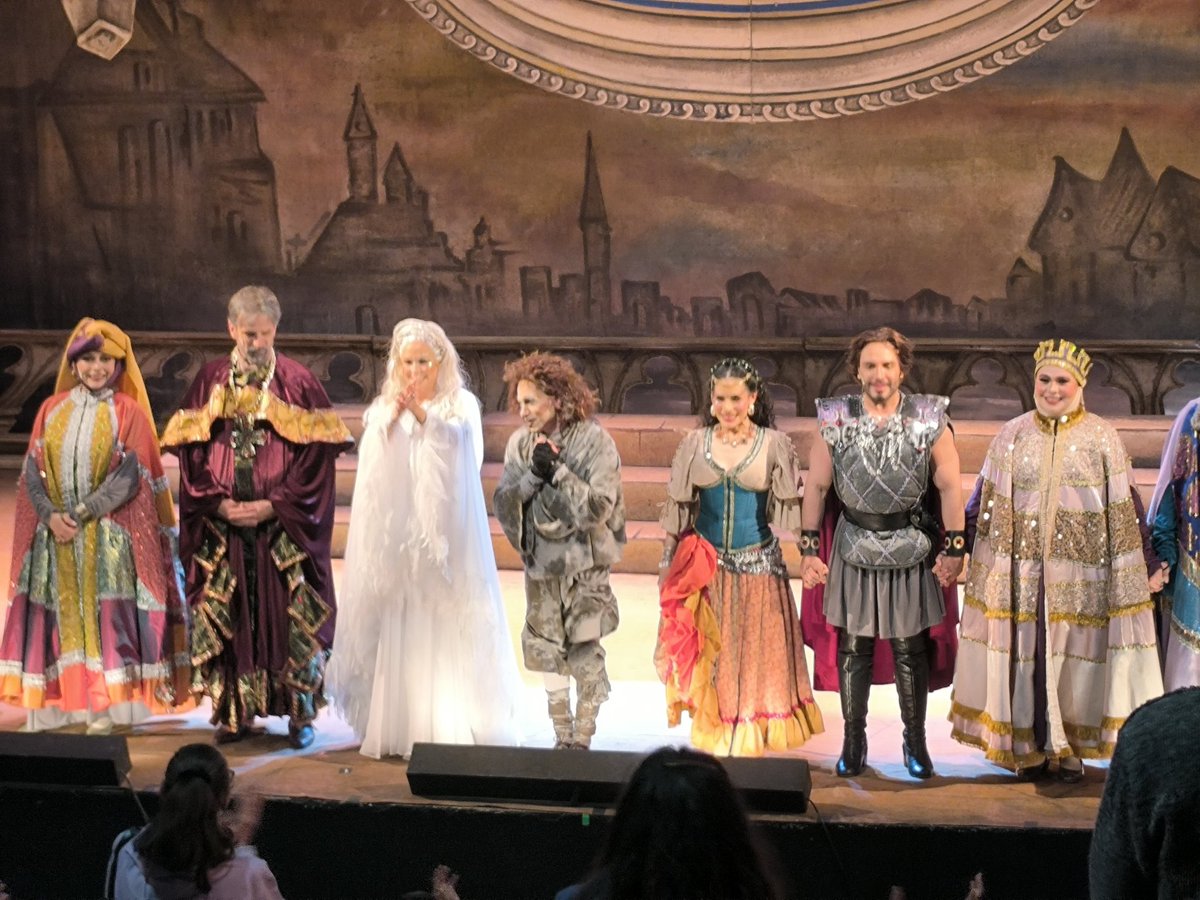 HCORL's tweet photo. @venalteatroMX  muy recomendable para  el estreno de la puesta en escena "Notre Dame De Paris"  casi dos horas que se van muy rápido y los musicales están muy bien puestos y la adaptación de @LUPITASANDOVALF  no tiene desperdicio. https://t.co/JjWdEiOSv4