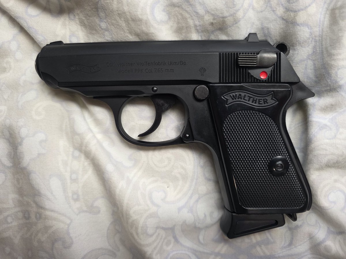 自動式拳銃 #ワルサーPPK 今日は、マルゼン製のガスガンのワルサーPPK