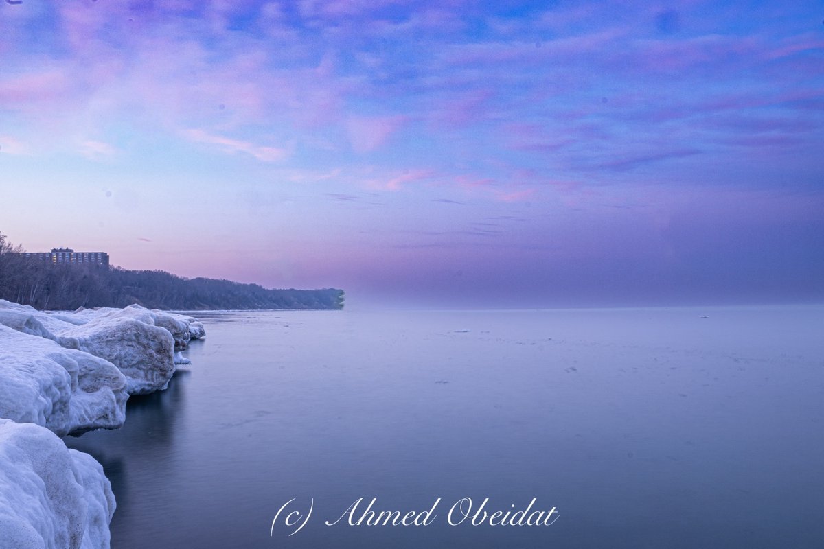 SightingsDay's tweet photo. Sky colors earlier today over Lake Michigan in South Milwaukee… elegance of cotton candy colors … a form of winter magic 

@CanonUSApro @CanonUSA https://t.co/Ej2Gx82HMm