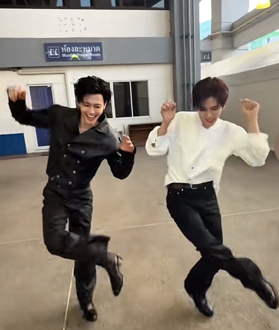 ขำจะหลุด5555555555555555555555555555555555555เปิดสเตปด้วยการยกมือไหว้ก่อน ถูกต้องมากกกนะ