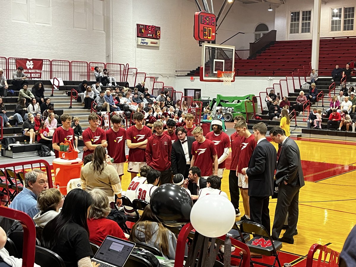 KlimaMicah's tweet photo. Enjoyed being back for senior night🖤🖤

#d3hoops https://t.co/VPbbjB1pcY