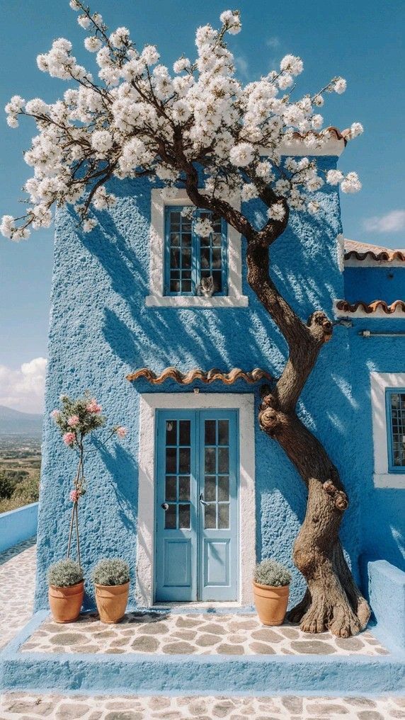 Sevmek, yalnız kalınca hatırlamak değil;
kalabalıkta bile eksikliğini hissetmektir.

— A&amp;G | Ahmet Güzel

#Günaydın
#Pazar