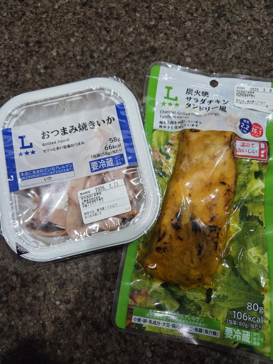 RepSneaks's tweet photo. 2月3日に注文したマイプロ、7日に日本着いてるのになぜ届かぬ…。
ついにプロテイン切れて詰んだ。
​今はサラダチキンと鮭とイカでなんとかタンパク質繋いでるけど、流石に塩分が気になるぜ。
マイプロさん、早く届けてくれ！

​#マイプロテイン #筋トレ #ボディメイク #タンパク質死守 https://t.co/14DhLJ52Ci