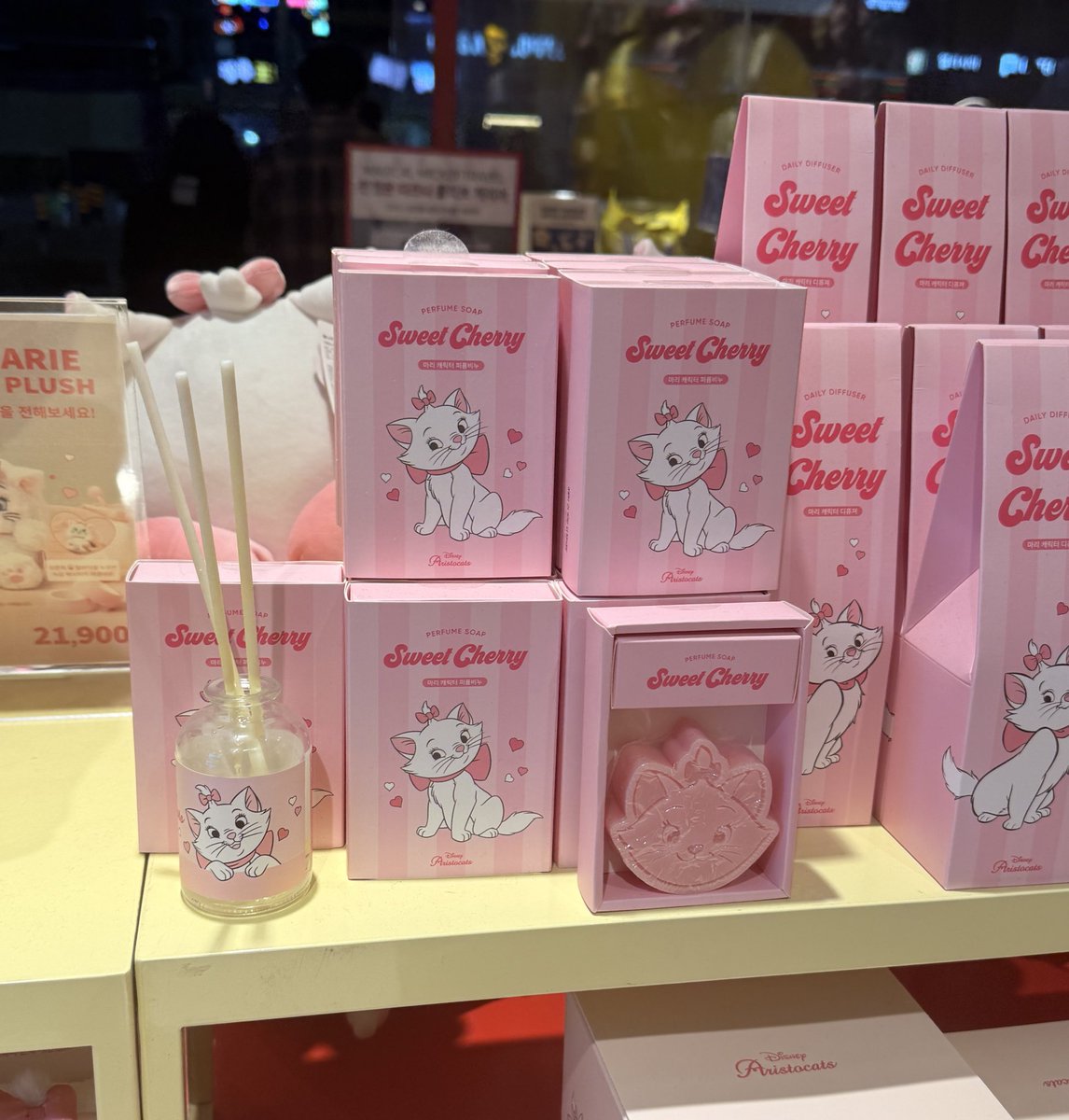 Ttinkerbellshop's tweet photo. Butter x Aristocats Disney

#รับหิ้วเกาหลี 
คอลเลคชั่นใหม่น่ารัก โซคิ้วว~ 

สินค้าถึงไทย 18/02 https://t.co/oKyTaV44TR