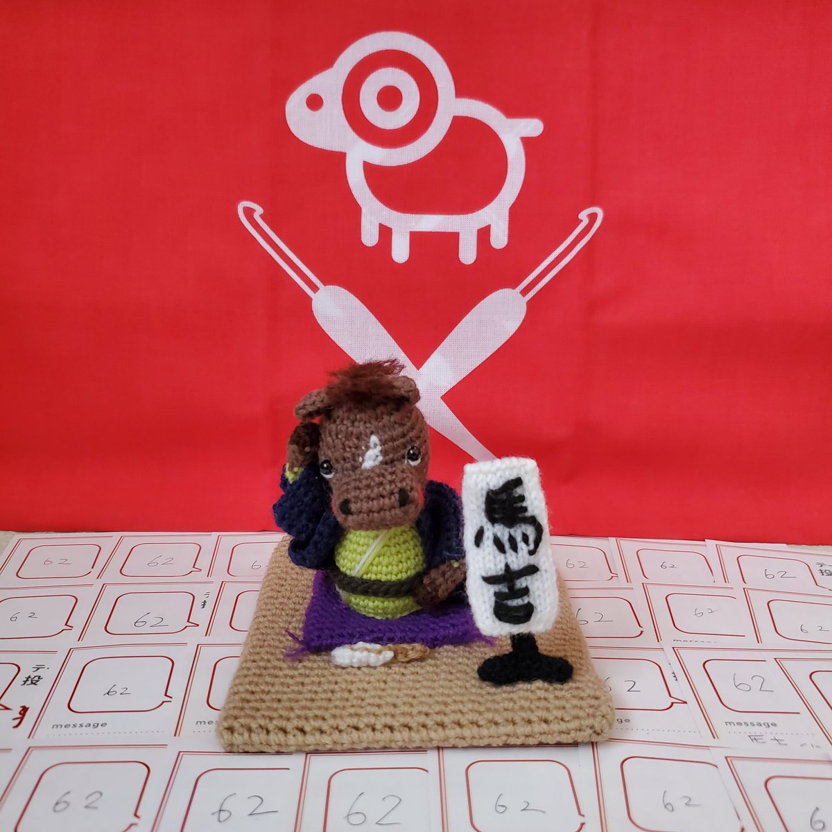 kdfd5u's tweet photo. #あみコレ2025 
私のテーマ作品は「ウマのうまい噺」でした～
ご投票いただいた皆様ありがとうございました♥️小さなこだわりも見てくださってのコメントも嬉しいです
参加賞でいただいた赤い手拭いを後ろにするとより寄席感が出るぅ😆

すべてのお客様とスタッフの皆様
ありがとうございました💖 https://t.co/Rwh8J4ir2u