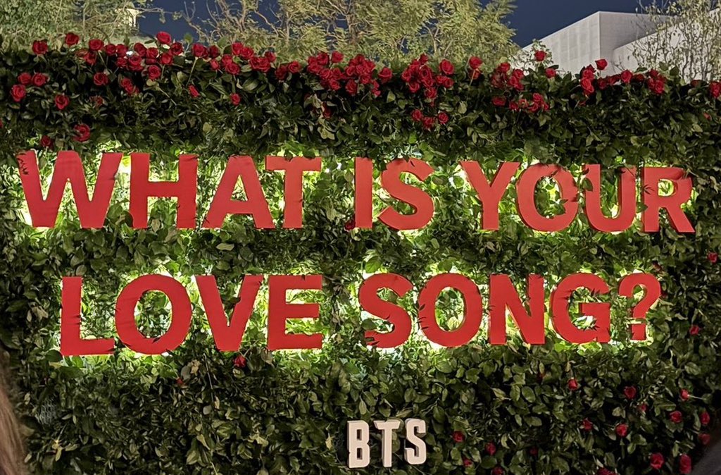 #BTS's “WHAT IS YOUR LOVE SONG” across : 
🇰🇷Seoul — Coex Mall Seoul
🇬🇧London — Covent Garden 
🇺🇸 LA — The Grove 

#whatisyourlovesong